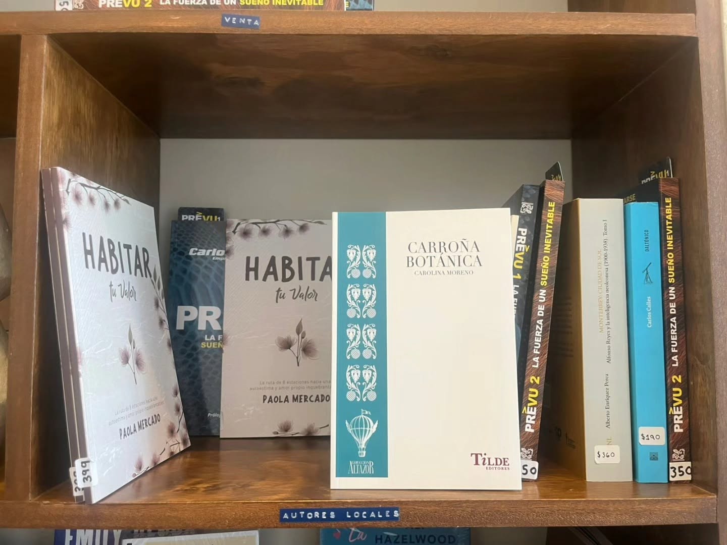 Librería Comore Coffee and Books